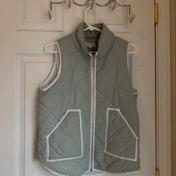 cute vest - Picture 1 of 1